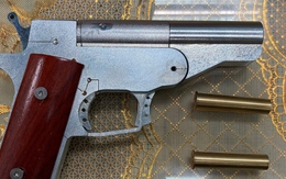 Soi hành lý tại sân bay Đà Nẵng, phát hiện có súng và đạn