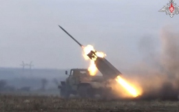 Pháo phản lực BM-21 Grad của Nga dồn dập bắn đạn vào mục tiêu ở Ukraine