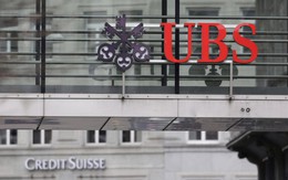 Những điều cần biết về thương vụ lịch sử UBS mua Credit Suisse: Hơn 17 tỷ USD trái phiếu trở nên vô giá trị, ngân hàng mới quản lý 5.000 tỷ USD tài sản