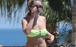 Cuộc đời trượt dốc, khỏa thân đi trên đường phố của ngôi sao nhí