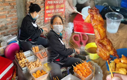 Bà mẹ bán xiên vỉa hè Hà Nội được đồn là "đại gia ngầm", nghỉ hẳn 5 tháng đi du lịch Châu Âu, thực hư ra sao?