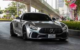 Ông Vũ nói về Mercedes-AMG GT R: 'Dễ lái trong phố hơn siêu xe, nhưng đầu xe dài nên khó căn khoảng cách'