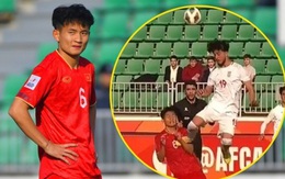 Cầu thủ Iran đạp vào ngực tiền vệ U20 Việt Nam khiến CĐV bức xúc