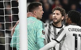 Thủ môn Wojciech Szczesny bị đau tim trong trận thắng của Juventus