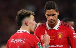 MU nhận tin sét đánh về bộ đôi trung vệ Varane - Martinez