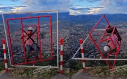 Video: Đang xoay thì đột ngột đổ sập, vòng quay mạo hiểm 360 độ khiến người đàn ông văng thẳng xuống khe núi