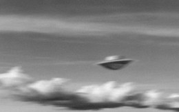 Máy bay không người lái của quân đội Mỹ lần đầu nhìn thấy UFO