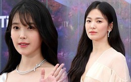 Thảm đỏ Baeksang lần thứ 59: Song Hye Kyo khoe nhan sắc chuẩn nữ thần, hội ngộ "tình cũ" Lee Byung Hun