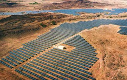 Công viên năng lượng mặt trời lớn nhất thế giới: Mức đầu tư lên tới 1,3 tỷ USD, trải rộng hơn 5.700 ha, biến sa mạc thành "ốc đảo" điện