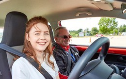 Chuyên gia Anh khuyến khích trẻ em học lái xe từ khi 10 tuổi