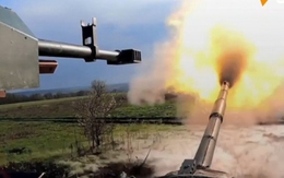 Cận cảnh xe tăng T-90M của Nga nã pháo và bắn súng máy ở Donbass