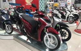 Giá xe máy đồng loạt giảm sâu: Air Blade bất ngờ bán dưới giá đề xuất dù khan hàng, Honda Vision, SH... cùng giảm mạnh