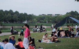 Hà Nội: Người dân đổ về công viên Yên Sở cắm trại dịp nghỉ lễ