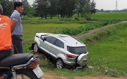 Đằng sau những bức ảnh TNGT: Ford Ecosport lao xuống ruộng, "vỡ đầu, bung túi khí"