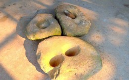 Nhặt được nhiều hòn đá hình thù lạ, nghi đồ dùng của người tiền sử