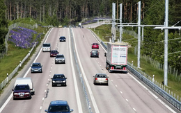 Quốc gia làm nên lịch sử ngành xe điện: Xây gần 3.000 km đường cao tốc điện, ô tô vừa đi vừa được sạc trên đường