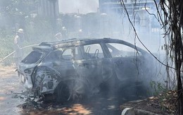 Ôtô bất ngờ bốc cháy dữ dội trong khuôn viên trung tâm TDTT