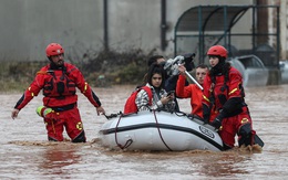 Ban bố tình trạng khẩn cấp về mưa lớn trên toàn châu Âu