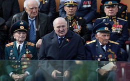 Tổng thống Belarus cười trước tin đồn ốm nặng