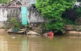 Nam Định: Hình ảnh người cha khóc nghẹn, ghì chặt thi thể con trai chết đuối gây 'sốc'