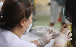 "Số cán bộ y tế phải trả giá cho COVID-19 quá lớn"