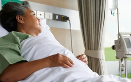 Ngày mẹ chồng nhập viện, chúng tôi mới biết bí mật của bà và chị chồng