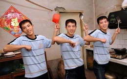 Ba anh em sinh ba "đặc biệt" ở Trung Quốc: Cùng đậu trường top, thành công rồi lấy vợ chung một ngày