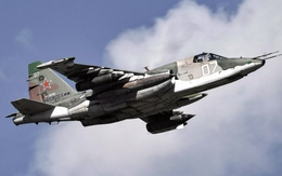 Tiêm kích Su-25 của Nga phá hủy các vị trí ngụy trang và xe bọc thép của Ukraine