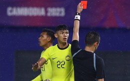 Đội nhà nhận 2 thẻ đỏ trận thua U22 Việt Nam, báo Malaysia nói gì về trọng tài?