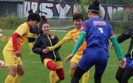 Đội tuyển nữ Việt Nam đội mưa tập luyện hướng đến chiến thắng thứ 3 tại châu Âu