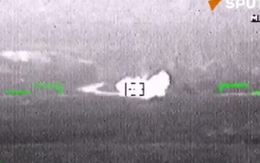Trực thăng Nga Ka-52 bắn hạ 2 xe thiết giáp Ukraine bằng tên lửa Vikhr