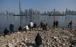 Vũ Hán ‘bêu tên’ công khai 259 con nợ: Điều gì đang diễn ra với sức khỏe nền kinh tế Trung Quốc?