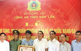 Trao Huân chương bảo vệ Tổ quốc tới gia đình các liệt sĩ ở Đắk Lắk