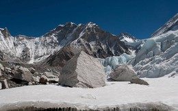 Các sông băng trên dãy Himalaya đang trên đà mất tới 75% băng vào năm 2100