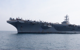 Tàu sân bay Mỹ USS Ronald Reagan cập cảng Đà Nẵng