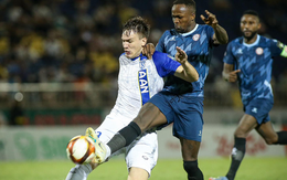 CLB TP Hồ Chí Minh mua lại trung vệ Brazil, đua trụ hạng V-League