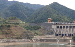 Thủy điện gặp khó do nhiều đoạn trên Sông Đà cạn trơ đáy