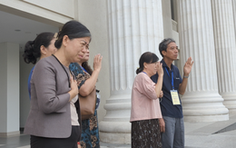 Vợ bị cáo Tô Anh Dũng nói "anh vì em, vì các con mà cố lên"