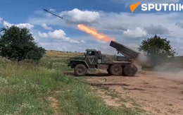 Pháo phản lực Grad của Nga phóng tên lửa dồn dập tấn công đại đội Ukraine