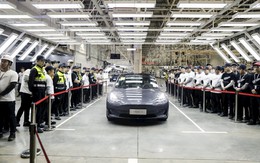 Đẳng cấp Tesla: 40 giây lại lắp ráp hoàn thiện một xe điện, chi phí tối ưu từng con ốc - thế này bao giờ mới có đối thủ?