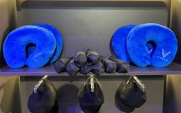 VinFast bán áo polo, mũ lưỡi trai, gối cổ, bình giữ nhiệt, gối tựa đầu... giá từ hơn 500.000 đồng