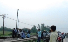 Băng qua đường sắt, người đàn ông đi xe máy bị tàu hỏa tông tử vong