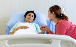 Ngày mẹ chồng bị bệnh, chồng trách tôi sống bạc tình