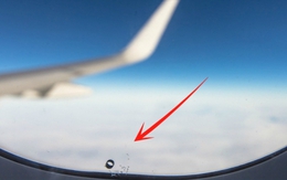 Vì sao trên cửa sổ máy bay luôn có lỗ nhỏ?