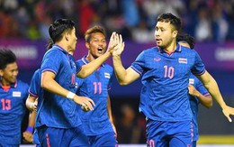U23 Thái Lan phô diễn sức mạnh bằng chiến thắng tưng bừng, “đặt một chân” vào bán kết