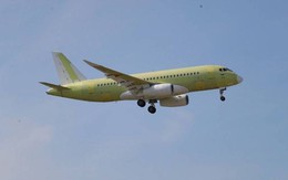 Chiếc Superjet 'thay thế nhập khẩu' đầu tiên của Nga đã cất cánh