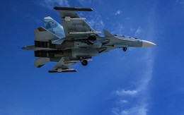 Su-30 khai hỏa phá hủy tàu quân sự gần đảo Rắn