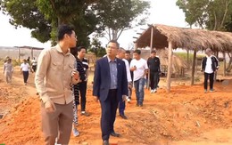 Team Quang Linh tại châu Phi đón Đại sứ Việt Nam đến thăm, ông nói một câu làm ai nấy rưng rưng