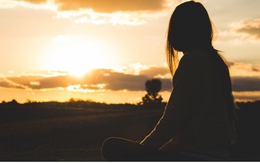 Tôi đau đớn và bất lực khi thấy cách mẹ chồng đối xử với con gái tôi