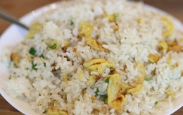 Vợ chết, chồng ngộ độc nặng sau khi ăn cơm rang trứng để qua đêm